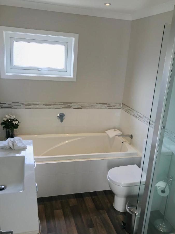 The Great Escape, Luxury Waterfront, Hottub Villa Whitianga Kültér fotó