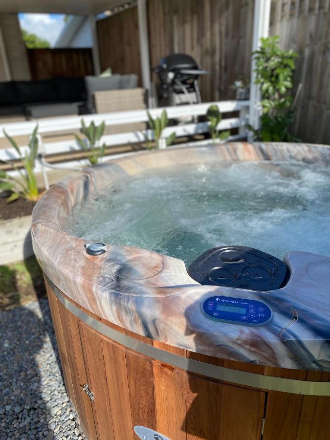 The Great Escape, Luxury Waterfront, Hottub Villa Whitianga Kültér fotó